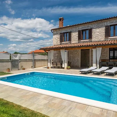 3 Bedroom In Pula