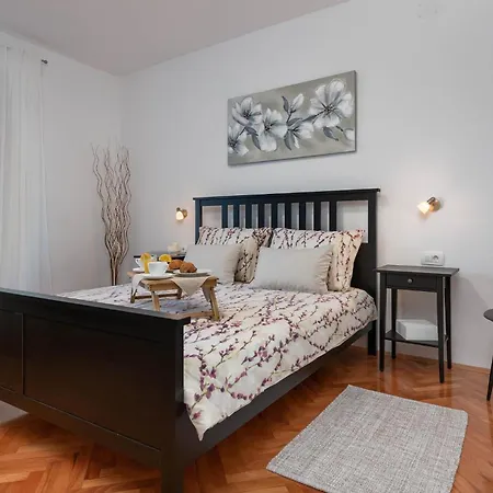 3 Bedroom In Holiday home