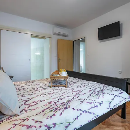 3 Bedroom In Holiday home
