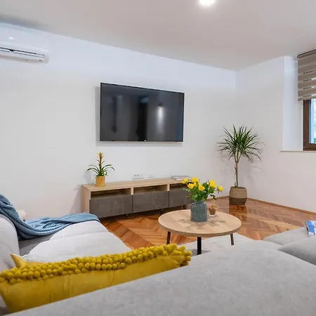 3 Bedroom In * Pola
