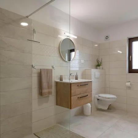 Vakantiehuis 3 Bedroom In Pula