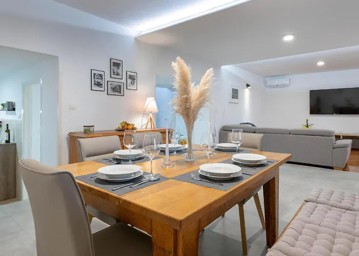 3 Bedroom In Pula