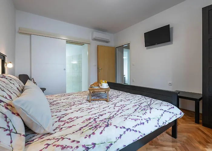 3 Bedroom In Holiday home