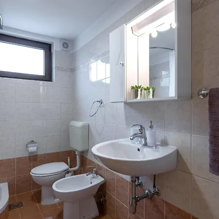 Nyaraló 3 Bedroom In Póla